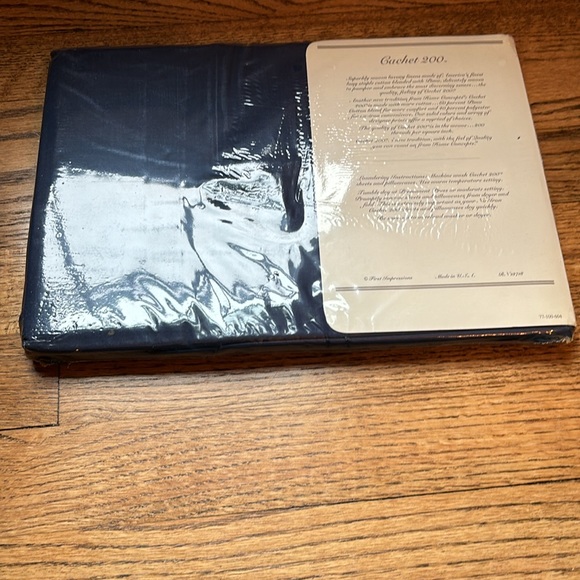 Home Concepts Twin and Twin Fitted Sheet, Navy (New) - Picture 3 of 5